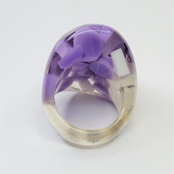 Chunky Oval Shape Resin Ring With Purple and White Pill Beads Lucite Large Ring - Picture 7 of 8